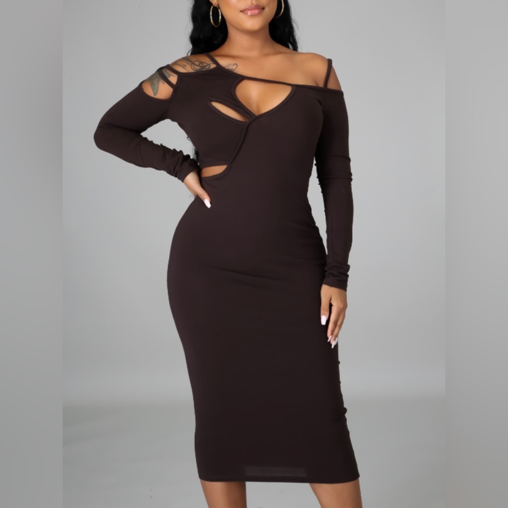 Long sleeve cut out midi dress